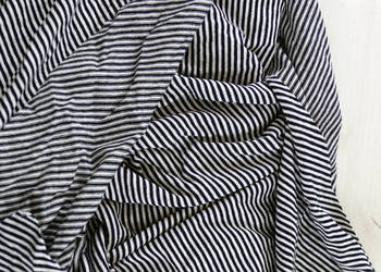 (Oddam) Dzianina wiskozowa w drobne paski - nieregularne kupony