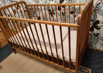 ŁÓŻECZKO DZIECIĘCE DREWNIANE materac kołderka przewijak podest śruby  !!!