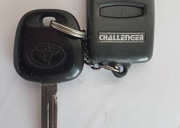 Kluczyk NOWY oryginalny TOYOTA YARIS I z pilotem Wysyłka