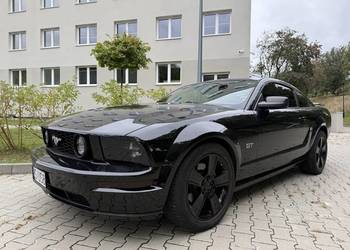 Ford Mustang GT V8 AUTOMAT 4.6 PREMIUM ALL BLACK po serwisie s197 przedlift
