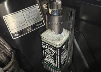 Mocowanie zbiornika płynu do spryskiwaczy - Mustang camaro charger