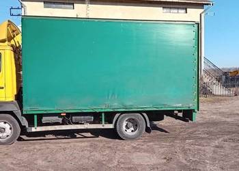 Samochód ciężarowy Mercedes