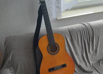 Gitara klasyczna z pokrowcem i pasem nosnym