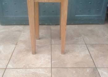 Taboret ogrodowo/ tarasowyz litego drewna o wym. 28 x28 x wys 50cm.
