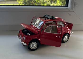 Bburago Fiat 500L 1968, model w skali 1:18 czerwony
