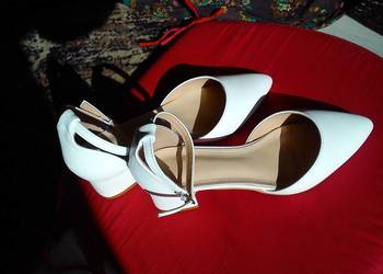 Nowe, eleganckie obuwie