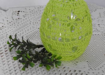 Jajko dziergane na szydełku, stojące