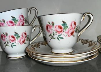 Filiżanka. Syg. Windsor, Made in England.  Słodkie różyczki na filiżance.