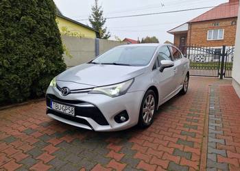 2.0 d-4d 143 km diesel, Światła ful led, nawigacja, kamera cofania, sedan