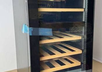 Wintem Regał na wino z regulacją temperatury WF-1452 82L