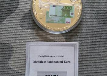 24. Medal okolicznościowy z banknotem 100 euro