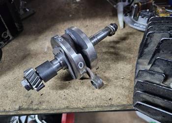 Suzuki TS 50 wał korbowy korba korbowód tryb zębatka wału nakrętka ts50