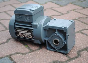 Motoreduktor kątowy 0.18kw. 22obr./min.. Firmy SEW