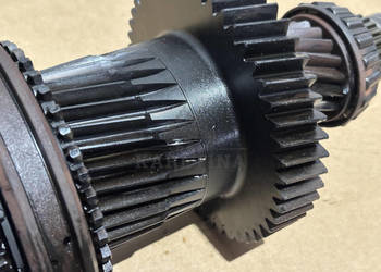 Massey Ferguson Dyna 6 6475 6480 Wałek Pośredni Przekładni Skrzyni Biegów