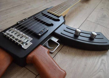GITARA ELEKTRYCZNA KARABIN KBK AK - 47 LUTNICZA CASE TREMOLO PAS  KABLE  !!