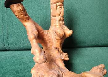 Drewniany świecznik, rzeźbiony w drewnie