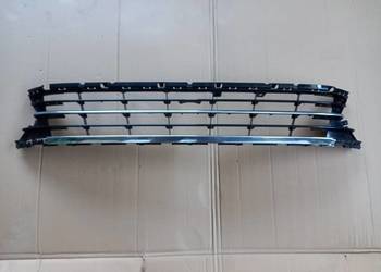 VW Passat B8 Kratka listwa środkowa zderzaka 3G0 853 677 K