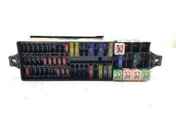 SKRZYNKA BEZPIECZNIKÓW SKODA FABIA III 6C0937615A Hatchback 1.0 75KM