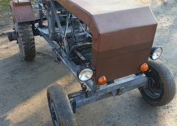 Rama Ciągnik Sam z podnośnikiem.