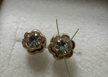 Kolczyk "złoty" z diamentem - kwiat / kwiatek