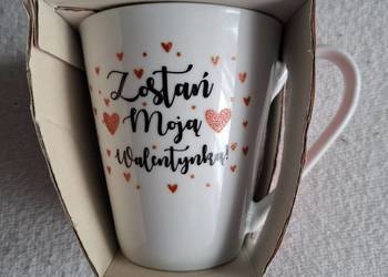 Kubek z napisem ,,Zostań Moją Walentynką''.