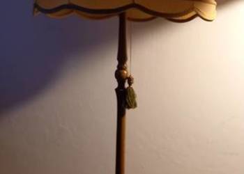 Drewniana lampa podłogowa z abażurem Nr 2