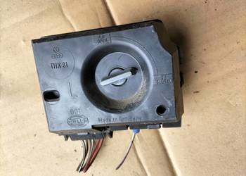 AUDI 80B4 80B4 SEDAN GNIAZDO OPRAWKA WTYCZKA KOSTKA WKŁAD LAMPY PRAWY TYŁ