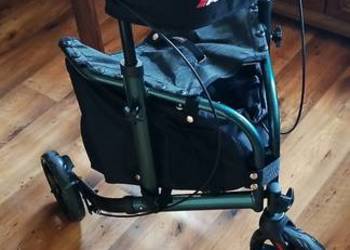 Chodzik trójkołowy z siedziskiem