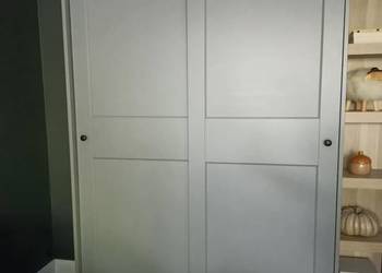 Szafa z drzwiami przesuwnymi szara IKEA HAUGA