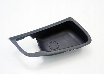 Osłona rozeta klamki wewnętrznej prawy przód Hyundai I30 FL 2010r