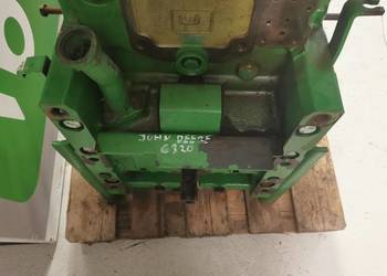 Wałek odbioru mocy z obudową John Deere 6330 {L76333}