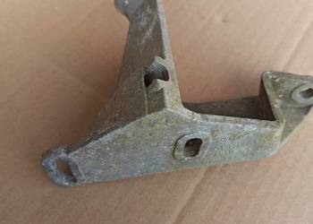 ŁAPA WSPORNIK POMPY WSPOMAGANIA VW GOLF PASSAT B3 027145531