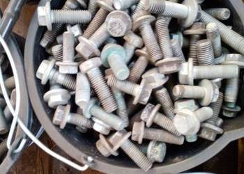 Śruby REBNAULT SCANIA VOLVO na kg M16 M14