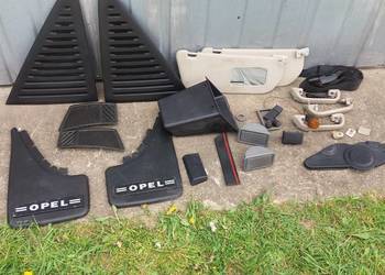 OPEL KADETT CHLAPACZE TYŁ KPL