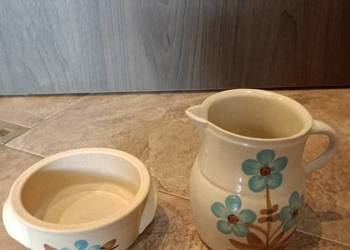 Komplet: dzbanek ceramiczny i tzw. bulionówka z fabryki Bochnia