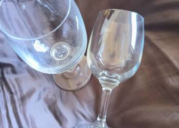 Sprzedam: 12 sztuk kieliszków do wina (komplet)