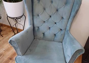 Fotel uszatek z podnóżkiem