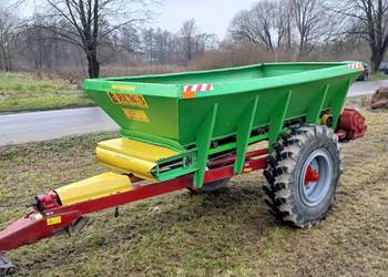 Rozsiewacz wapna rcw3/piast/wapniarka