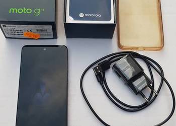 Telefon Motorola g13 4/128GB etui ładowarka indukcyjna
