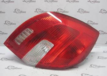 SKODA FABIA II 10r lampa lewa tył 5J6945111A
