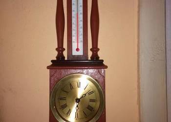 Zegar z termometrem i wilgotnosciomierzem.