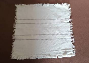 Serwetka lniana z frędzelkami.Kwadratowa.