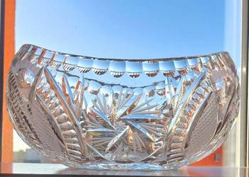 Duża, kryształowa gondola.