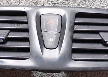 Megane 3 kratka nawiewu z przyciskiem od świateł awaryjnych