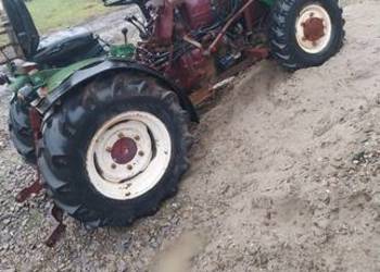 Traktor ciągnik 4x4 sadowniczy wąskotorowy .niesprawny silnik