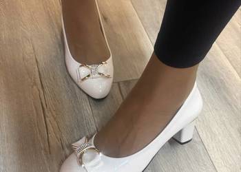 (40) Białe, bogato zdobione ślubne czółenka wieczorowe, Nowe