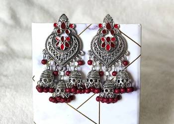 Kolczyki indyjskie jhumki srebrny kolor czerwone koraliki boho bohemian etn