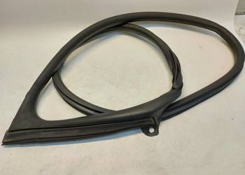 Porsche Taycan GTS 9J1 2023r Uszczelka drzwi przód prawy 9J1831722AR