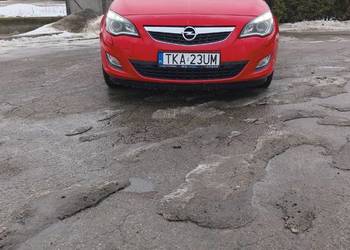 sprzedam samochód osobowy marki Opel Astra J