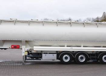 Naczepa do paszy 7 kom 3 osie